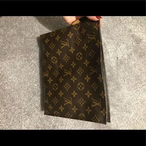 Toiletry 26 Monogram 100% AUTHENTIC